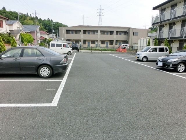 駐車場　敷地内に駐車場あります。