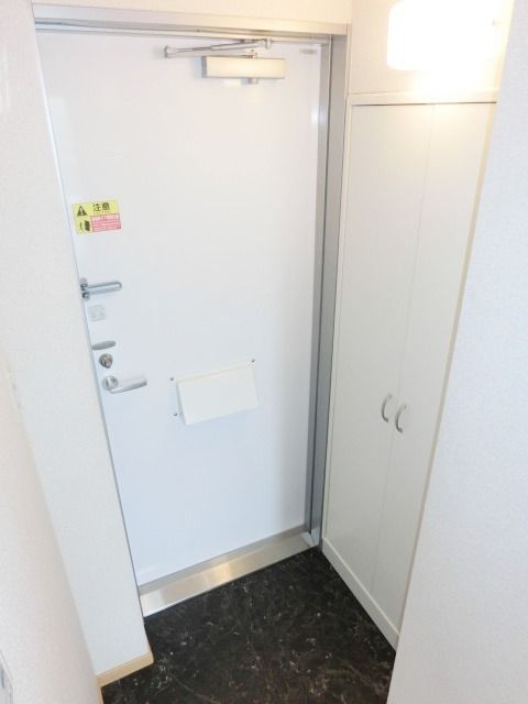 玄関　シューズボックス付きの玄関です。