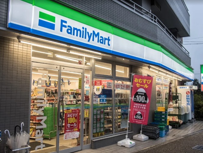 コンビニ　ファミリーマート 弦巻一丁目店（コンビニ）まで763m