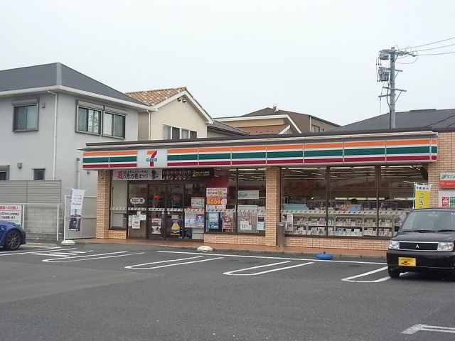 コンビニ　セブンイレブン（コンビニ）まで560m