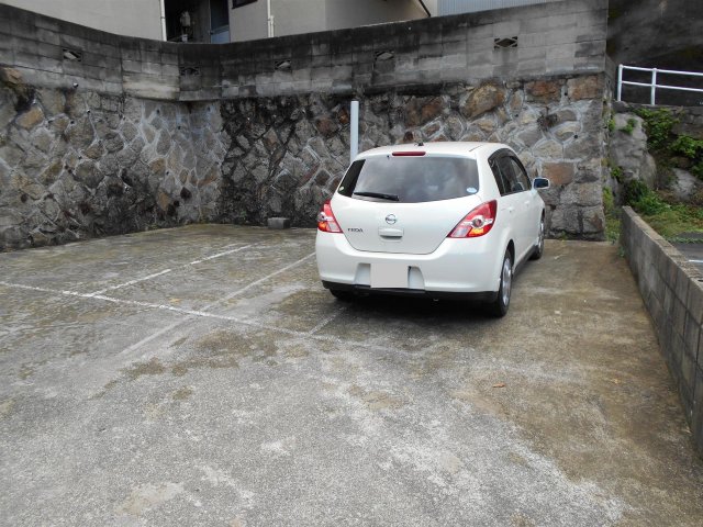 駐車場　敷地内に駐車場が完備されています♪