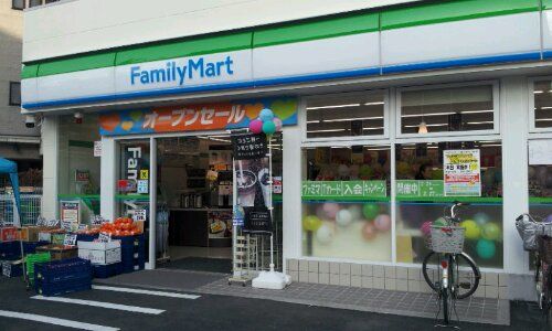 コンビニ　ファミリーマート東十条六丁目店（コンビニ）まで821m