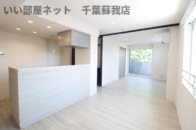 居室・リビング　こちらのリビングで趣味の時間をお楽しみください