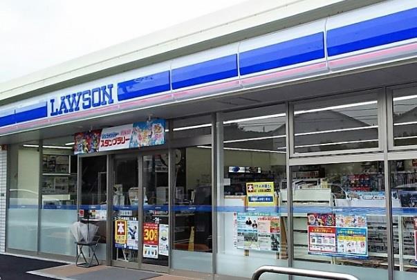 コンビニ　ローソン小倉高尾二丁目店（コンビニ）まで400m