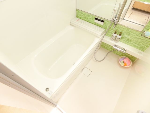 バス・シャワールーム　同物件別部屋イメージ写真