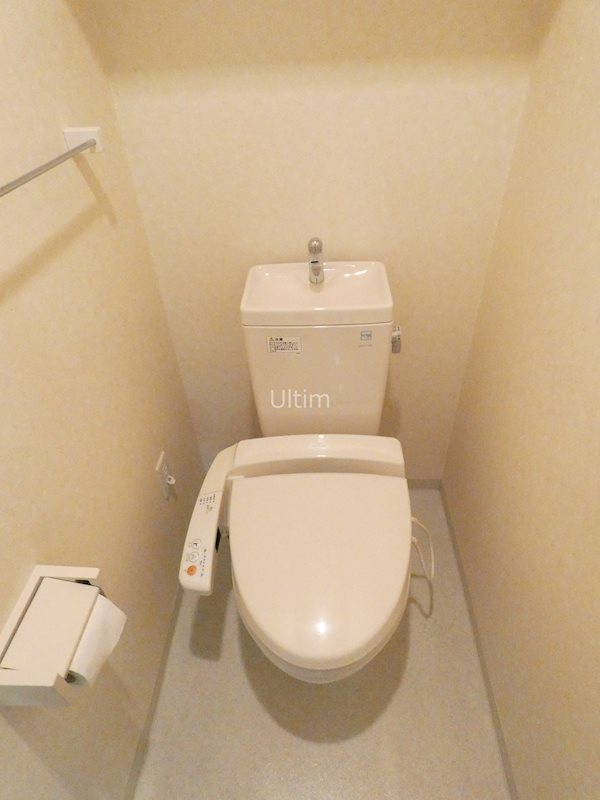 トイレ　違うお部屋の写真です。ご参考までに
