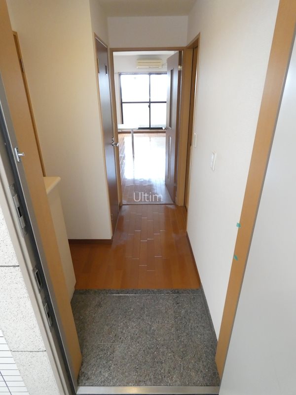 玄関　違うお部屋の写真です。ご参考までに