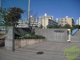 中学校　神戸市立竜が台中学校（中学校）まで1360m