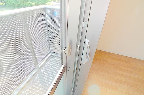 バルコニー　防音・断熱効果のある二重サッシ