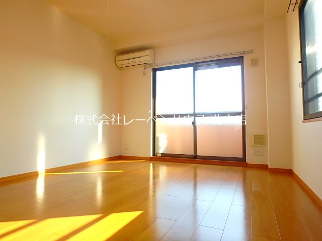 居室・リビング　同物件別部屋参考写真です