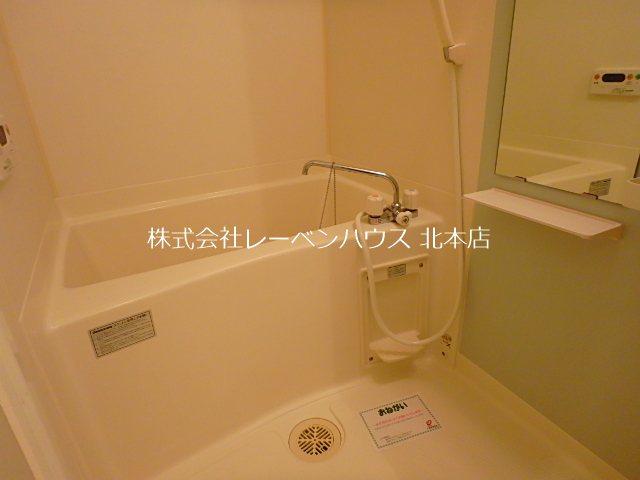 バス・シャワールーム　同物件別部屋参考写真です