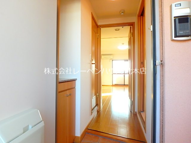 玄関　同物件別部屋参考写真です