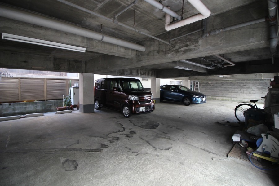 駐車場　駐車場