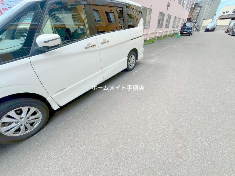 駐車場　駐車スペースでございます！