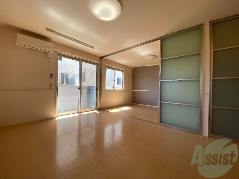 居室・リビング　綺麗な洋室のお部屋です。明るくていいですね。