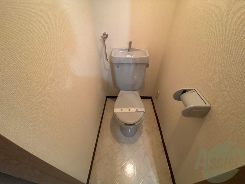 トイレ　こちらはトイレです。清潔感があり、安心して使用できます。