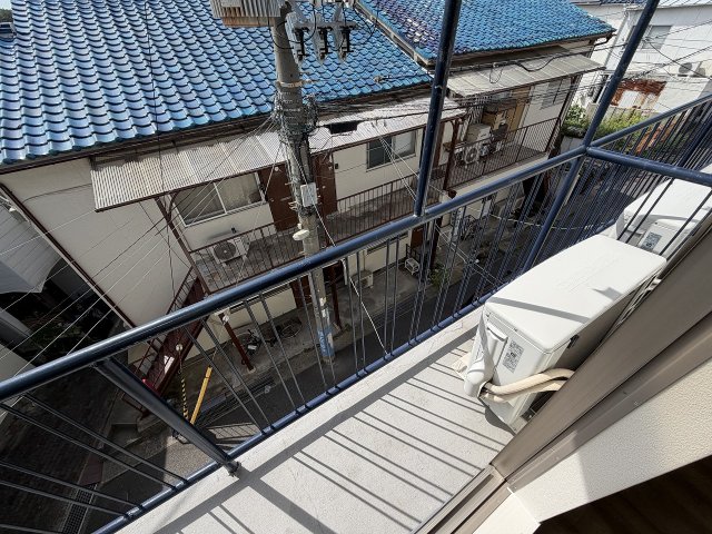 バルコニー　バルコニーからの眺めを楽しみながら食事をしませんか