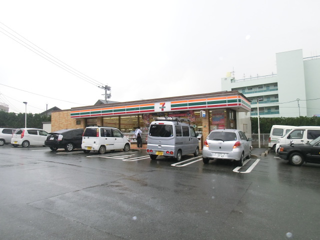 コンビニ　セブンイレブン八幡槻田2丁目店（コンビニ）まで398m