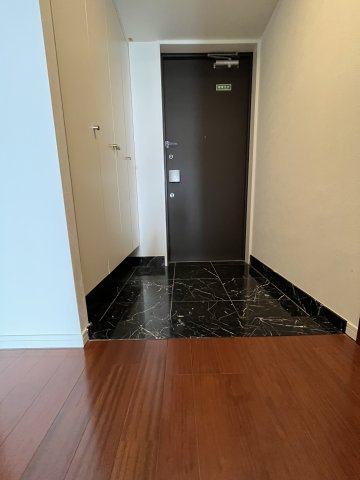 玄関　＊同間取り別部屋参照