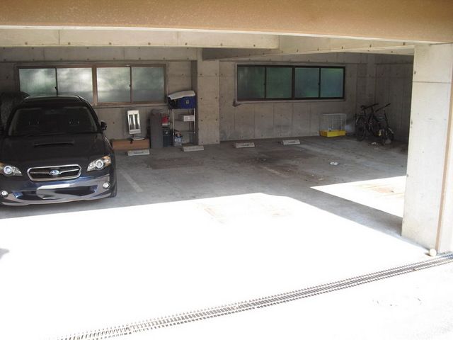 駐車場　★半地下駐車場★