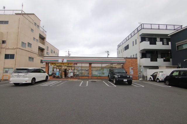 コンビニ　セブン-イレブン 名古屋市場木町店（コンビニ）まで81m