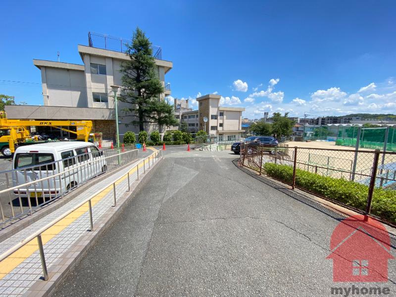 中学校　池田市立石橋中学校（中学校）まで881m