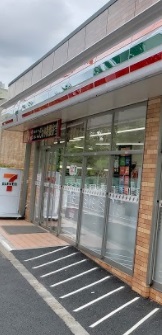 コンビニ　セブンイレブン（コンビニ）まで110m