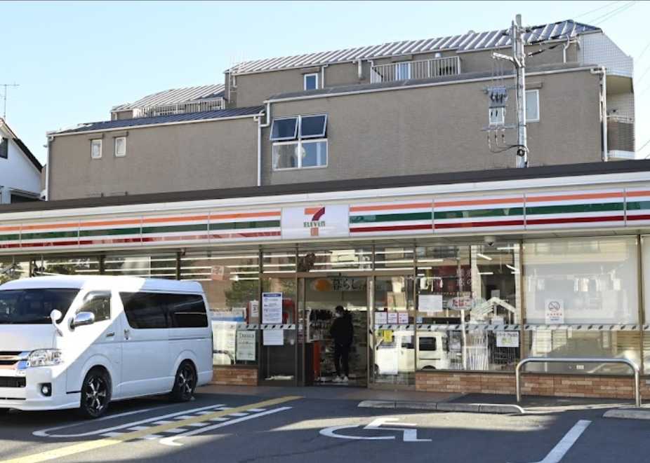 コンビニ　セブンイレブン 世田谷上馬2丁目店（コンビニ）まで297m