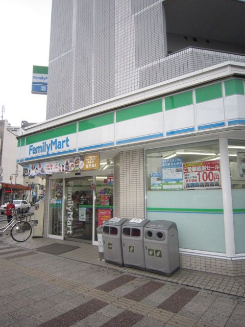 コンビニ　ファミリーマートわらび西口店（コンビニ）まで402m