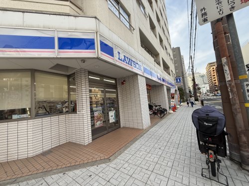 コンビニ　ローソン 京町堀三丁目店（コンビニ）まで218m