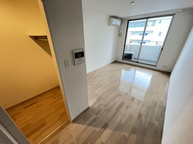 居室・リビング　同タイプ参考写真（床・建具の色が異なる場合があります）