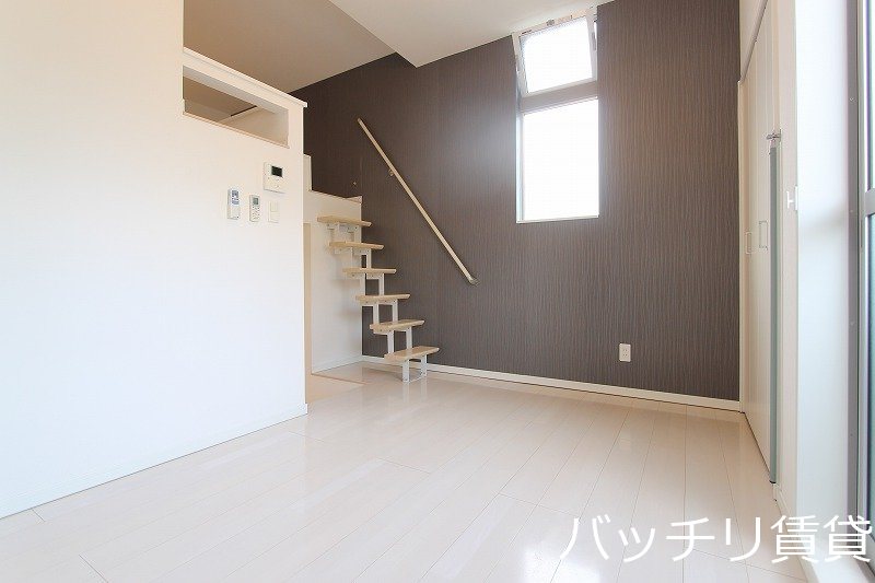 居室・リビング　同型タイプの為、現状を優先致します。