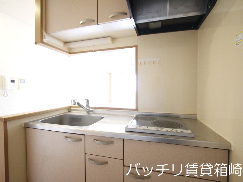 キッチン　画像は別号室の為、現況優先です。