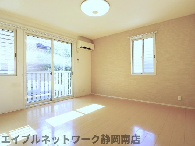 カーサフォレストの居間写真