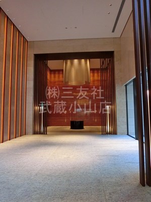 エントランス　落ち着いたエントランスです