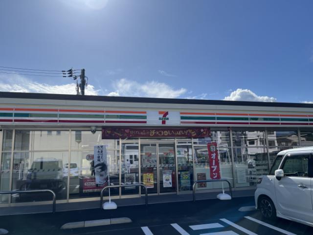 コンビニ　セブンイレブン高松屋島駅東（コンビニ）まで744m