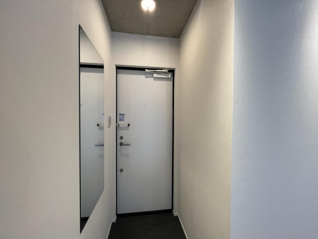 玄関　姿見が便利