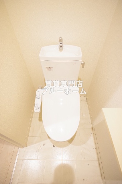 トイレ　温水洗浄機能付き便座！