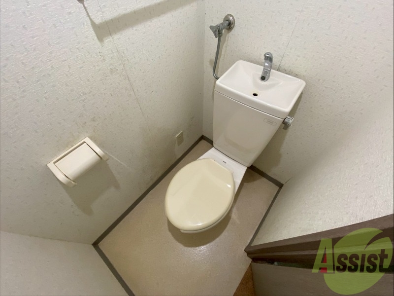 トイレ　こちらはトイレです。清潔感があり、安心して使用できます。