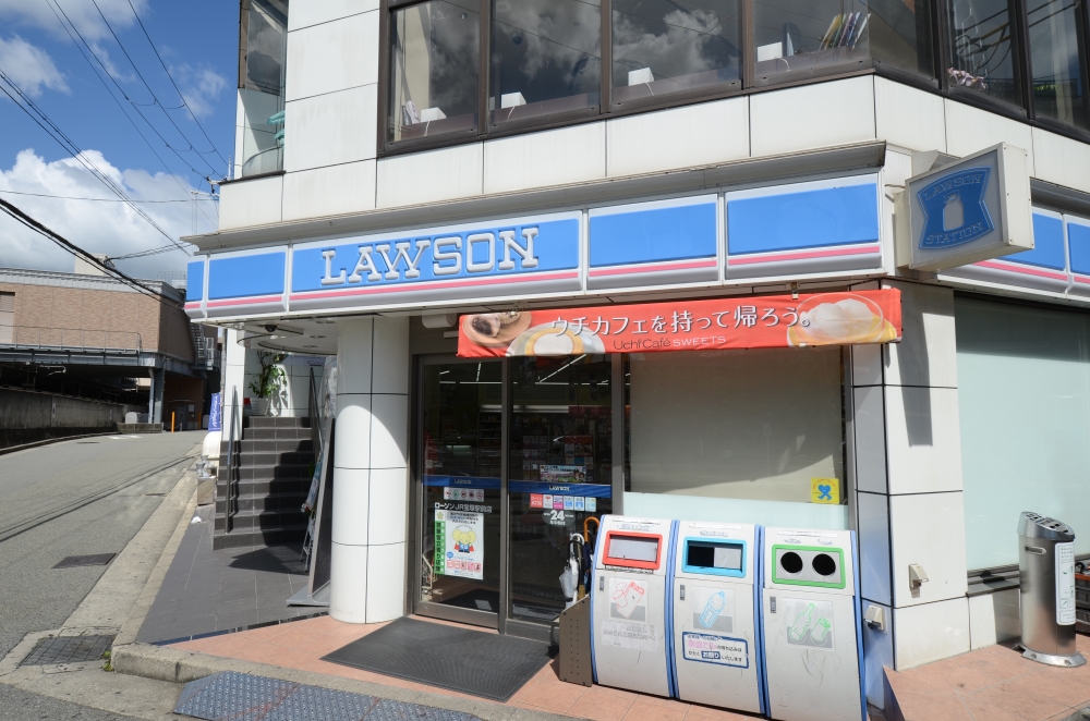 コンビニ　ローソンJR宝塚駅前（コンビニ）まで357m