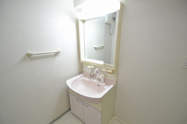 洗面設備　シャンプードレッサー　別の部屋の写真です。