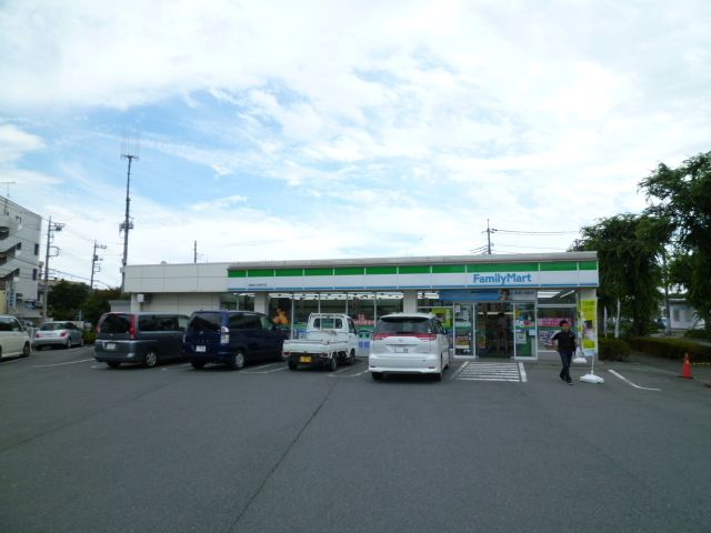 コンビニ　ファミリーマート（コンビニ）まで800m