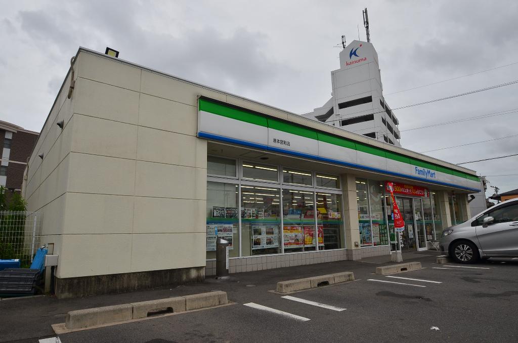その他　ファミリーマート港本宮町店（その他）まで738m