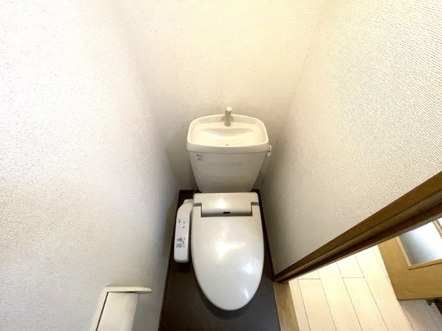 トイレ　※別室同じ間取りの写真。現況を優先します。