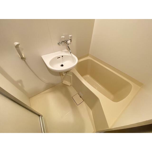 バス・シャワールーム　※別部屋参考写真です