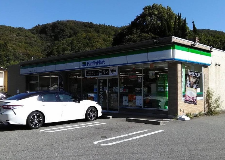 コンビニ　ファミリーマート 神戸箕谷インター店（コンビニ）まで433m