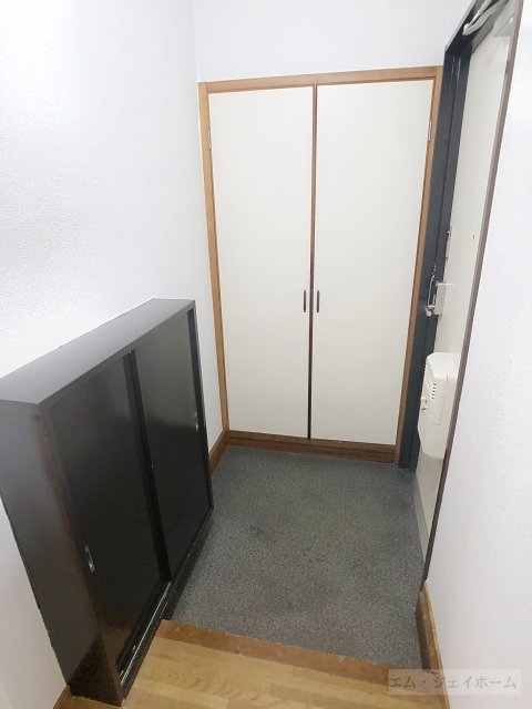 近江鉄道本線 水口駅 徒歩16分 3階建 築39年の玄関写真