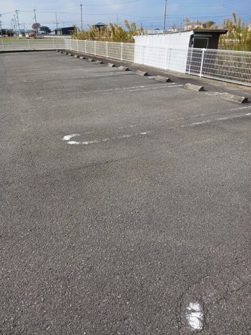 駐車場　車をお持ちの方に嬉しい駐車場付きの物件です