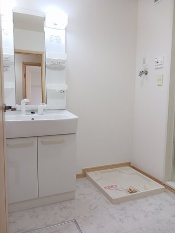 洗面設備　スペースが確保できる洗面所です