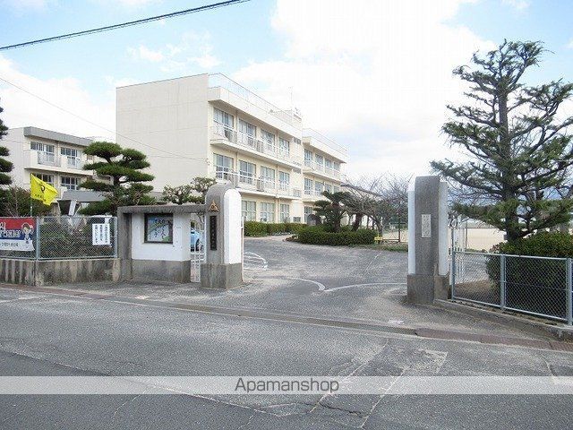 小学校　防府市立新田小学校（小学校）まで650m